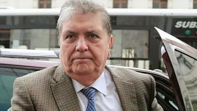 Ex presidente de perú Alan García se dispara para evitar arresto