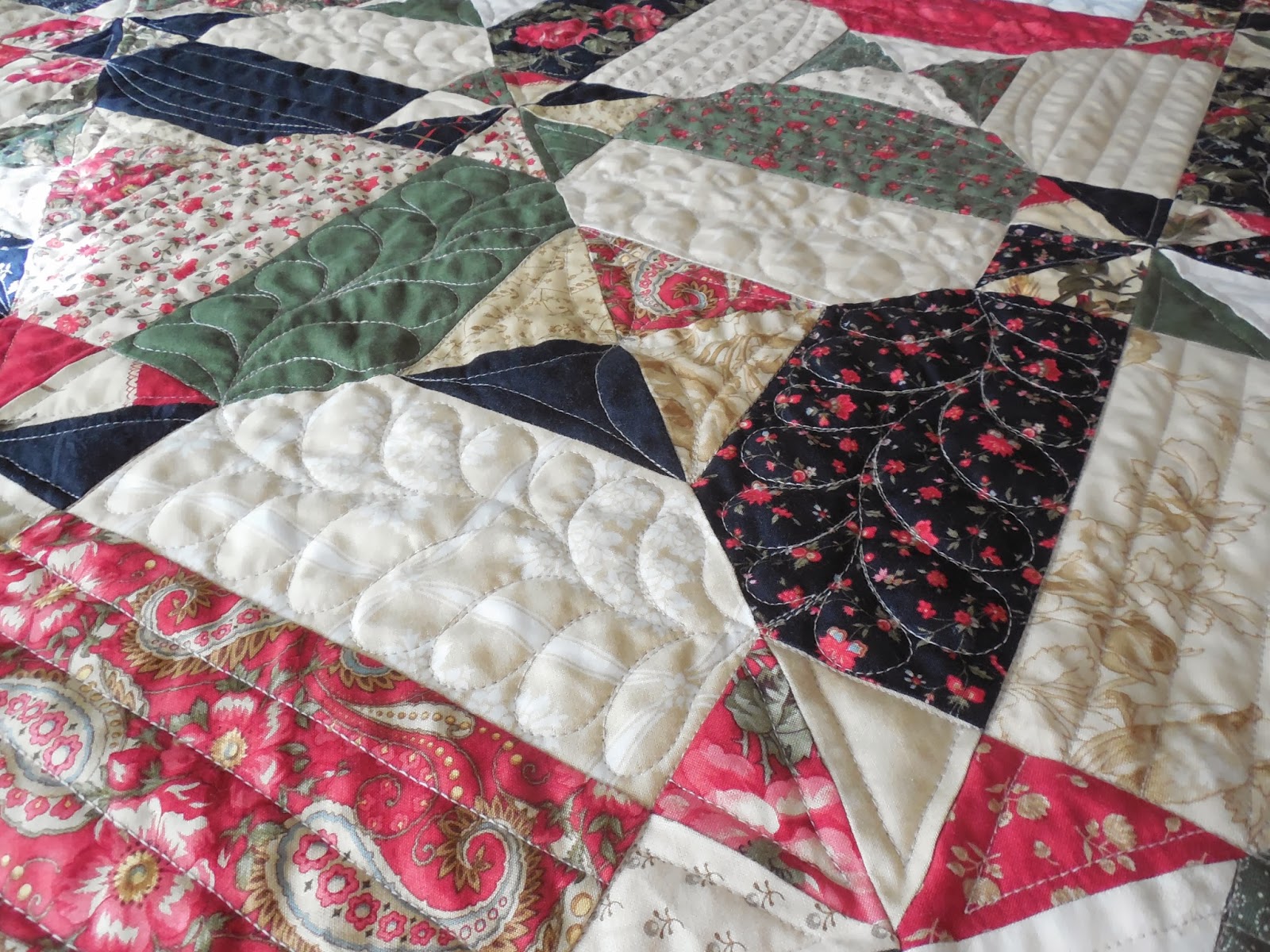 Tanderwen Quilts: Carrie's Little Red Quilt