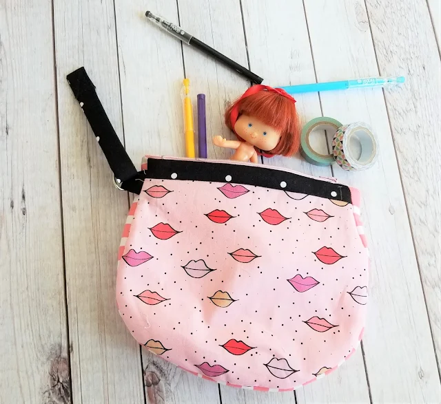 Make this simple purse with this free little girl purse pattern and tutorial.  Create a one of a kind gift using the Kiss Me Kate fabric from Riley Blake.