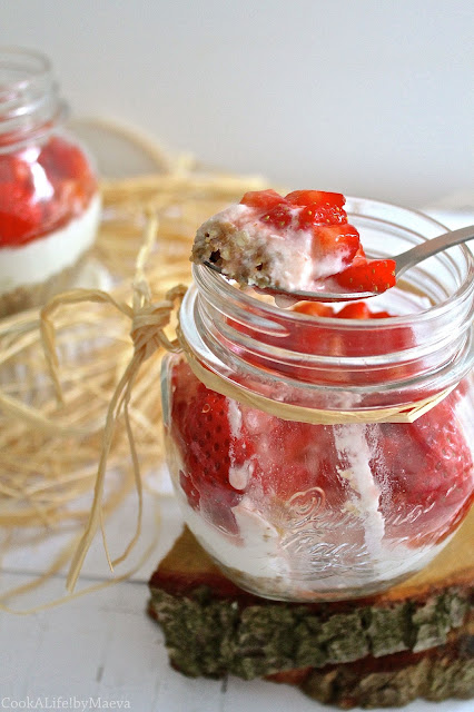 Cook A Life! byMaeva • Petits cheesecakes chèvre frais & fraises en pots { sans cuisson, sans gluten }