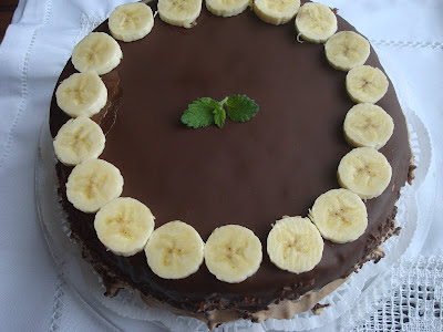 Tort cu mousse de ciocolata si banane