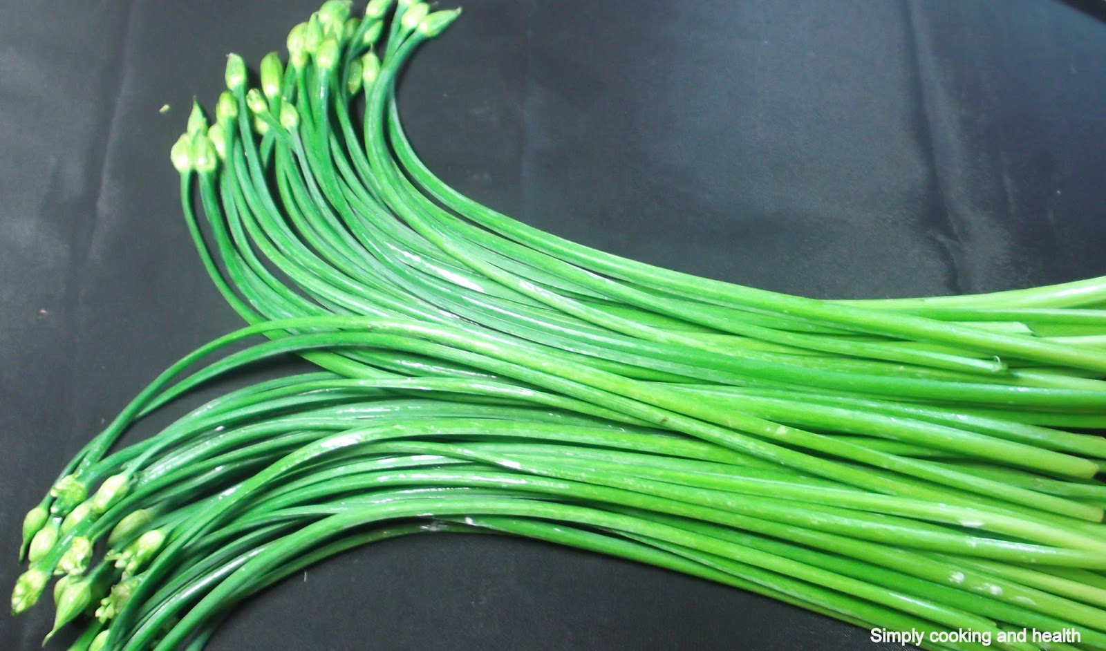 simply-cooking-and-health-onion-flower-stalk-stir-fry-with-carrot-and