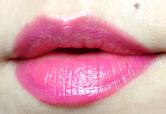 L'Oreal Glossy Balm Pink Me Up swatch