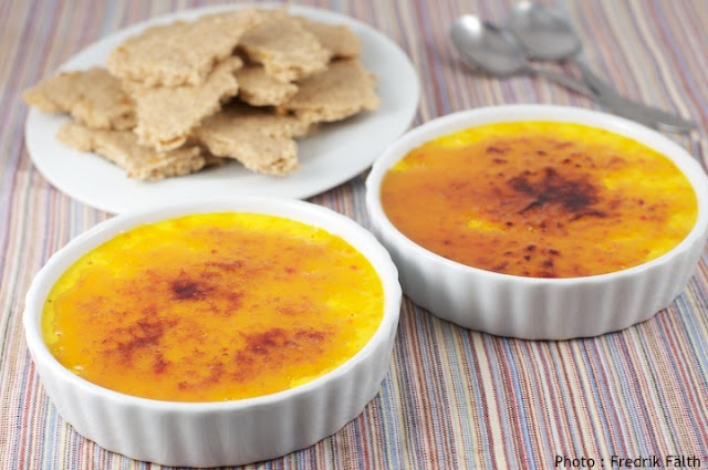 Crème brûlée safranée et petits sablés aux épices