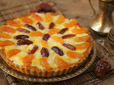 Oat tart with bechamel and apricot jam and dates