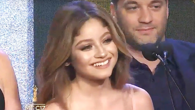 Soy Luna ganadora del Martin Fierro 2017 - Karol Sevilla con la estatuilla Soy Luna ganadora del Martin Fierro 2017 - Karol Sevilla con la estatuilla