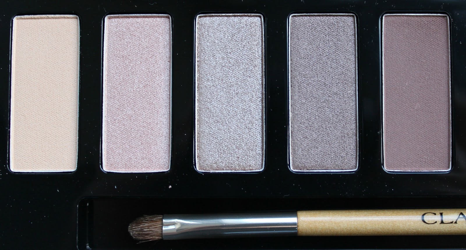 A picture of the Clarins The Essentials Eye Make-up Palette