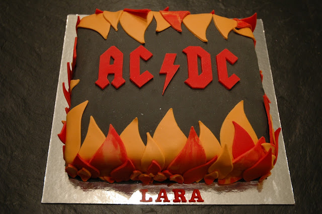 La Maison Sucrée: AC DC cake