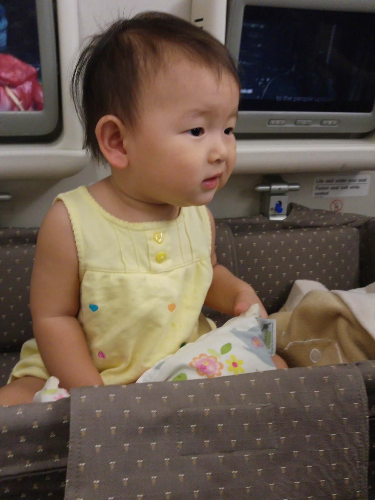 singapore airlines baby bassinet size