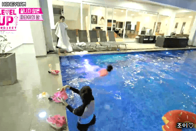 3년 배운 수영실력을 뽐내는 레드벨벳 예리 ㅋㅋㅋㅋㅋㅋ.jpgif | 인스티즈