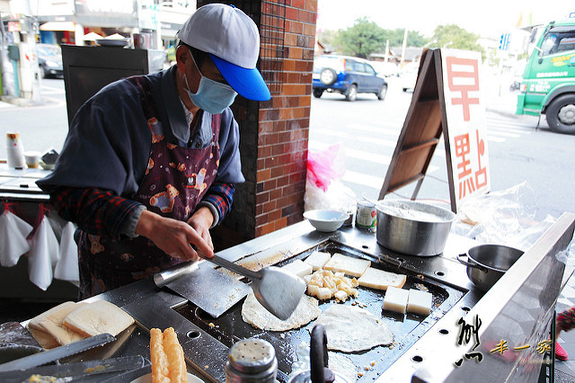 花蓮自由街無名早餐店|傳統古早味蛋餅|花蓮人氣早餐