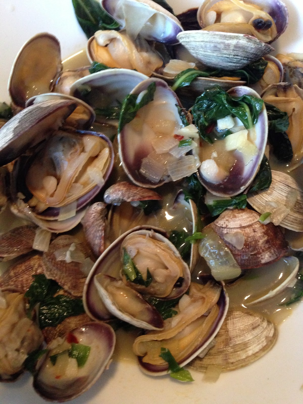 5 Element Food Steamed Clams with Thai Basil