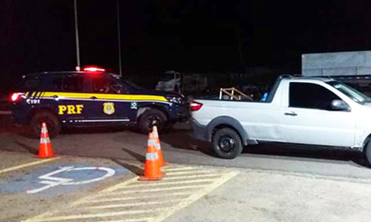 Veículo roubado em Salvador é recuperado pela PRF em Senhor do Bonfim