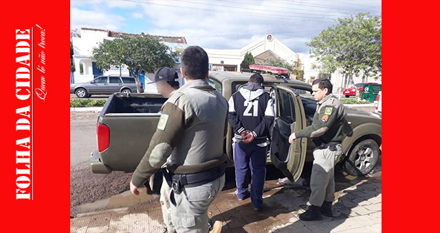 Brigada Militar prende três jovens na Pracinha da Paz