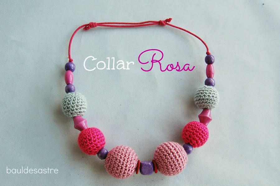 Collar Rosa ganchillo, Baúl Desastre