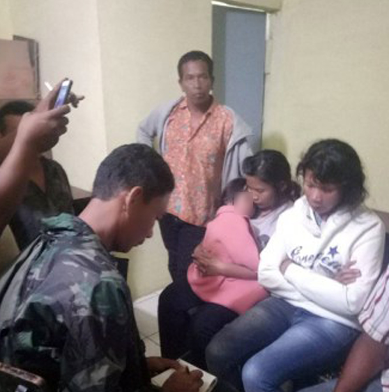 Tersangka perampok sopir rental yang diringkus. Tersangka perampok sopir rental yang diringkus.