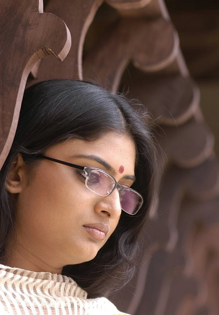 Tamil Actress Wallpapers Geetu Mohandas Hd Wallpapers