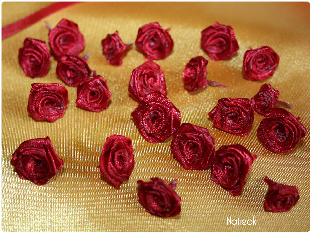 mini rose en ruban