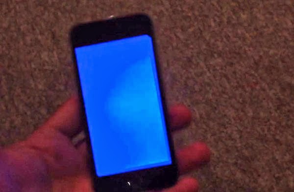 iPhone 5S dính lỗi màn hình xanh chết chóc