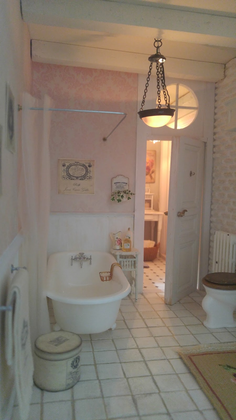 dreaming of paris Dollhouse bathroom