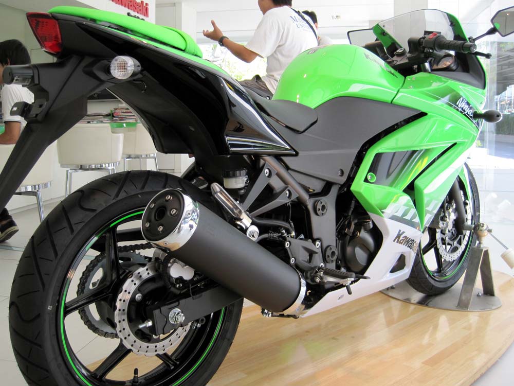Kawasaki Ninja 250r стант