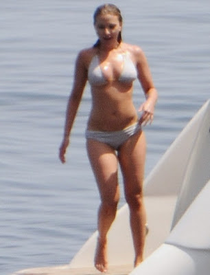 Scarlett Johansson Bikini Photo Gallery