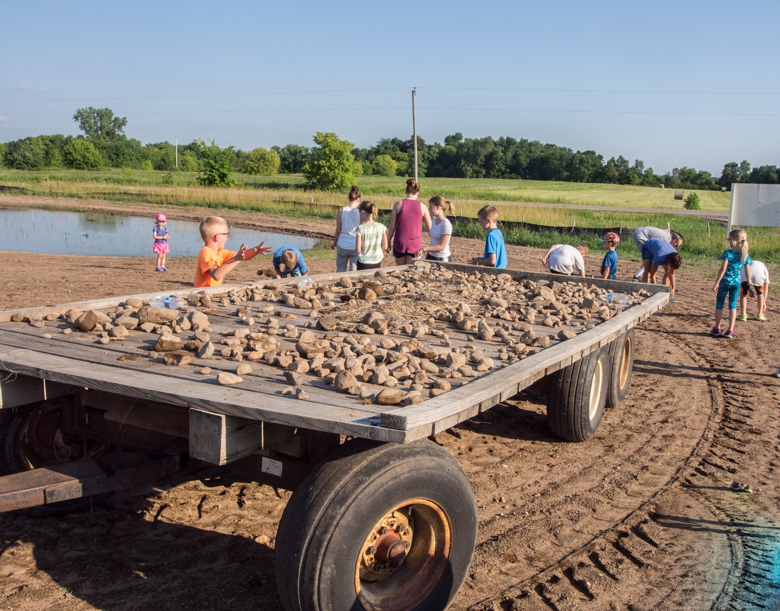 LLCER Building Project: July 15 - Picking Rocks, Mudding the Walls and ...