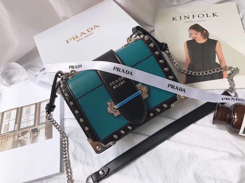 prada sling bag 2018