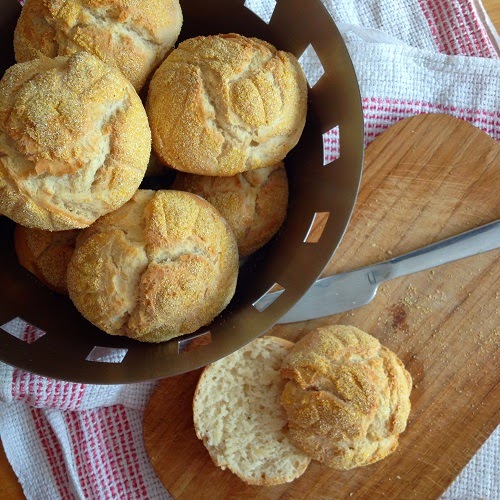 Ruck-Zuck-Frühstücksbrötchen mit knuspriger Polentakruste