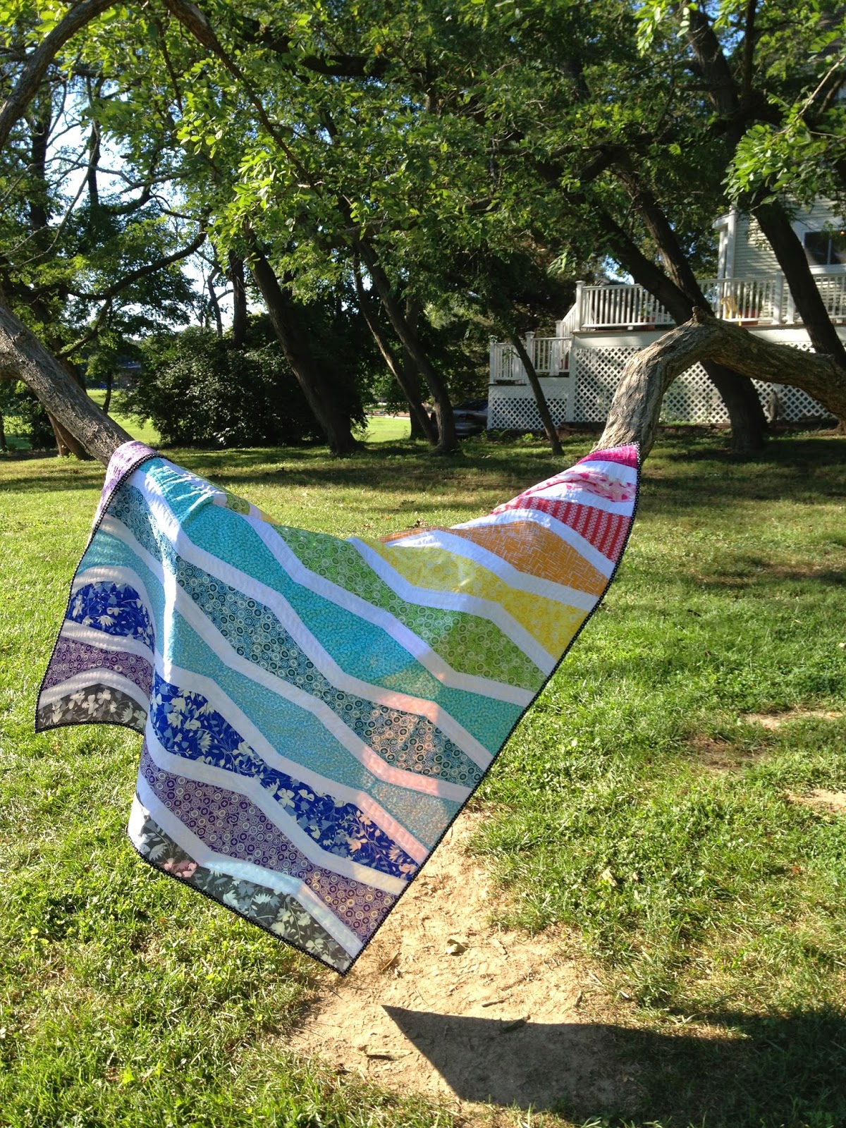 A Blue Sky Kind of Life: Rainbow Wave quilt: A finish!