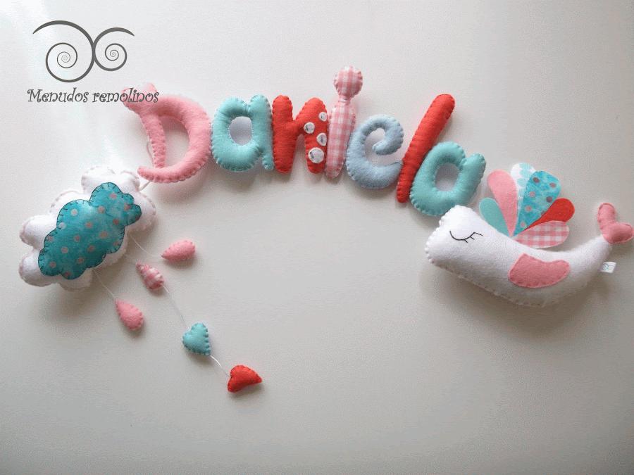 Nombre de fieltro Daniela (verde mint, rosa y coral)