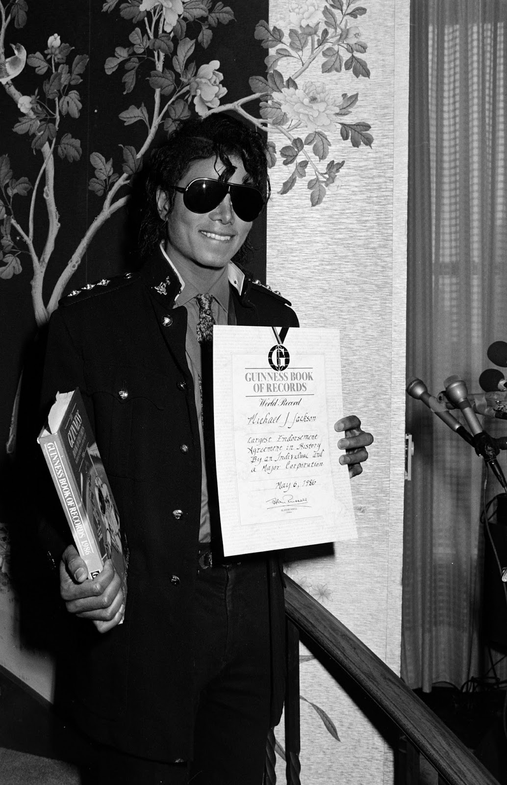 Michael Jackson Guinness Book Of World Records 1986