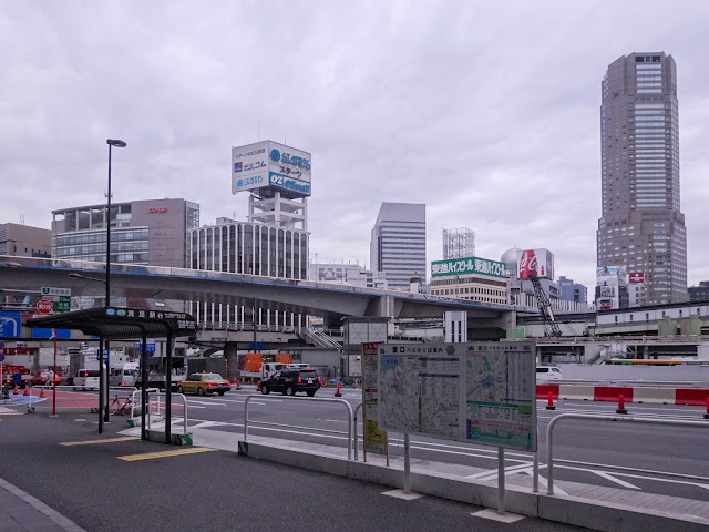渋谷ヒカリエ前,バス乗り場〈著作権フリー無料画像〉Free Stock Photos 