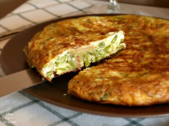 Tortilla de espárragos con jamón 