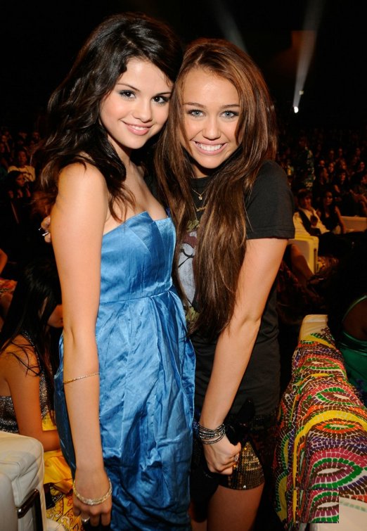 Revista de Selena Gomez Tu Fuente De Noticias De La Cantante Miley