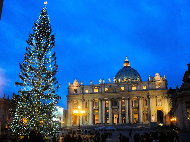 Buon Natale! Christmastime at St. Peter's in Rome, Italy. Photo: RomeCabs.com. Unauthorized use is prohibited.