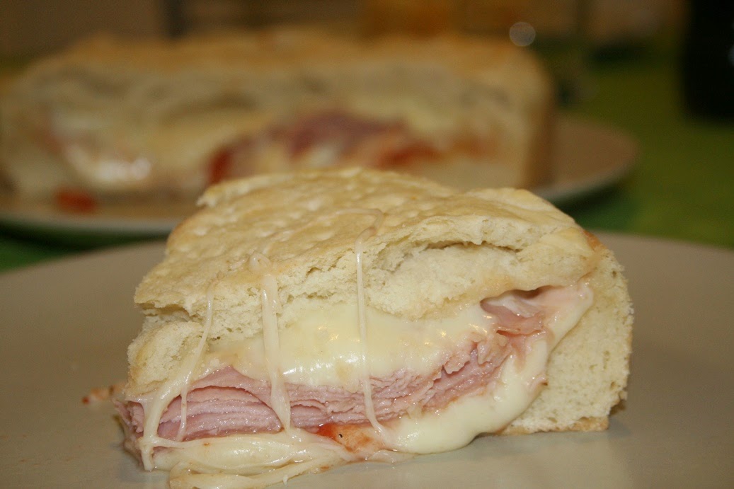 torta rustica con scamorza e prosciutto cotto