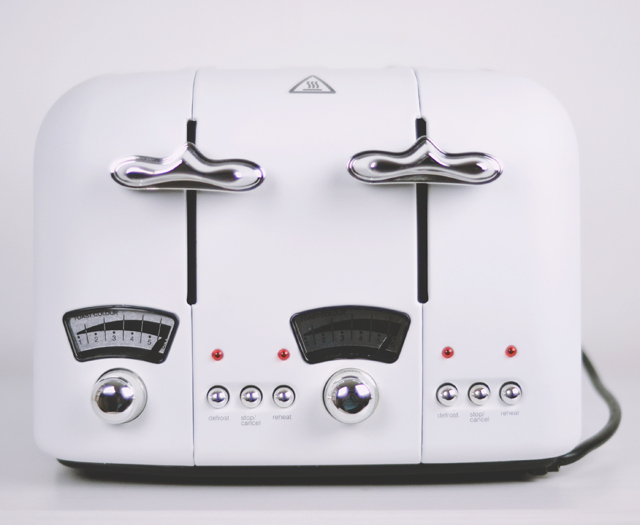 DeLonghi Argento Toaster