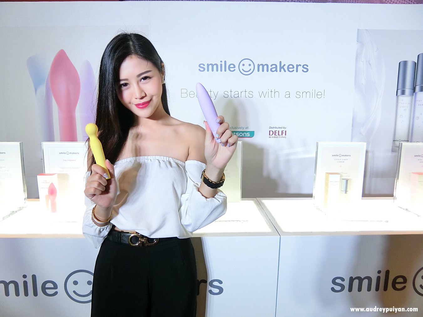 Don't you love the pop and vibrant colours of the Smile Makers persona...