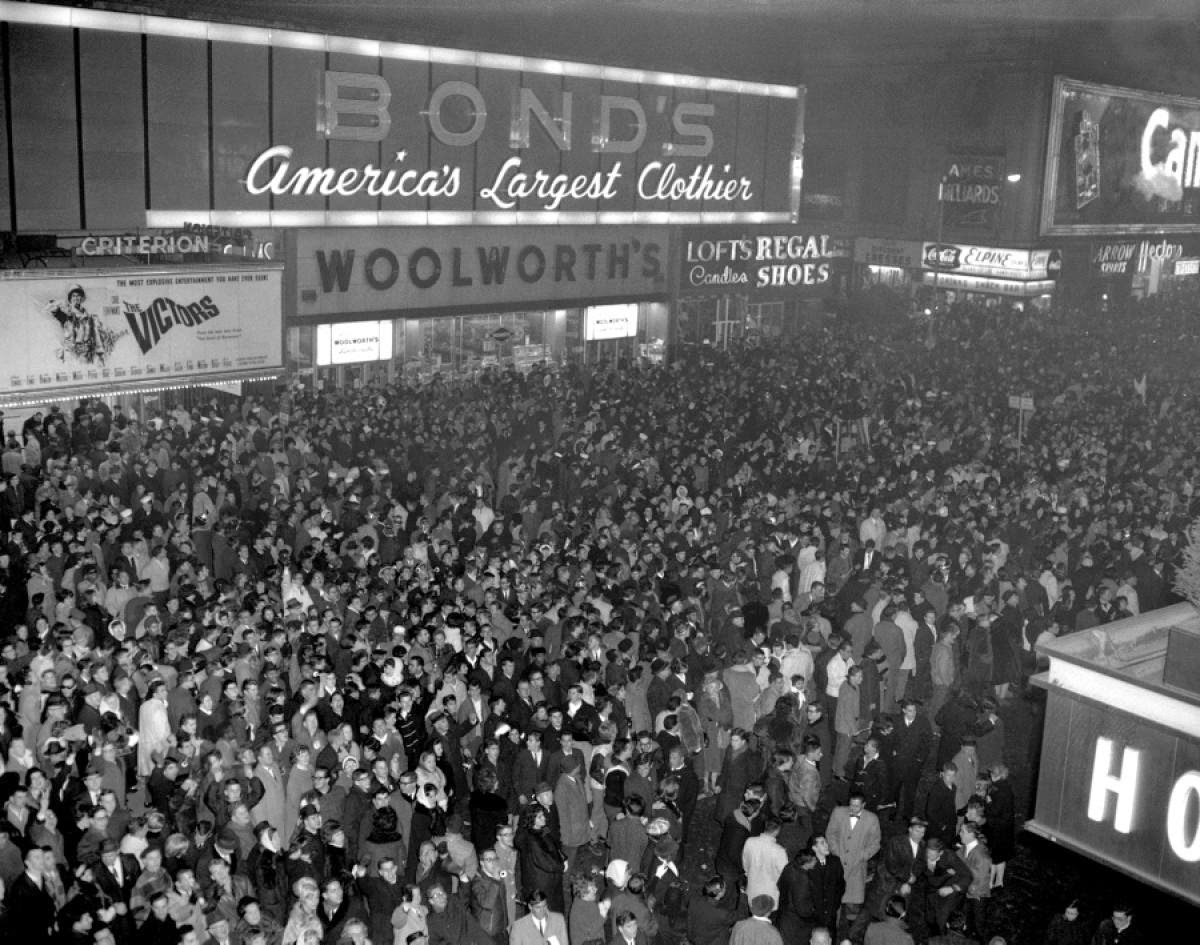 Old Photographs of New Year's Eve Celebrations in Times Square Vintage Everyday Old Photographs of New Year's Eve Celebrations in Times Square Vintage Everyday