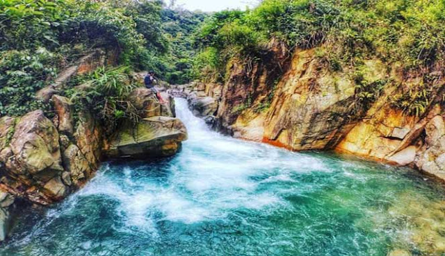 MENIKMATI JERNIHNYA CURUG CIBALIUNG BOGOR MENIKMATI JERNIHNYA CURUG CIBALIUNG BOGOR