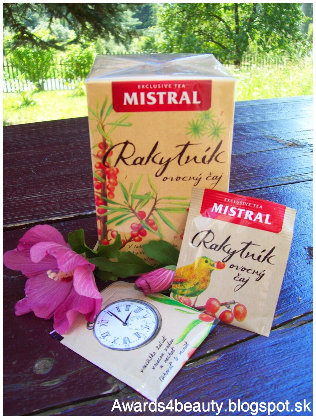 Ovocný čaj Mistral z rakytníka v krásnom obale s kreslenými detailami.