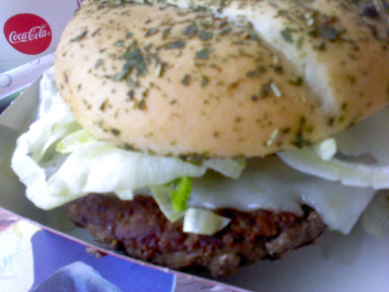 kavoniho žrádlo Pesto Burger McDonald's