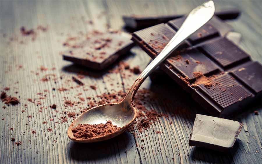الشوكولاتة السوداء مفيدة لعلاج الكولسترول