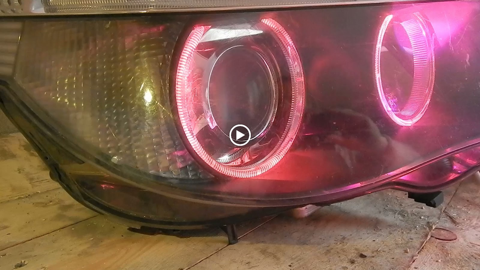 Naprawa świateł samochodowych ringi BMW zmieniające kolor