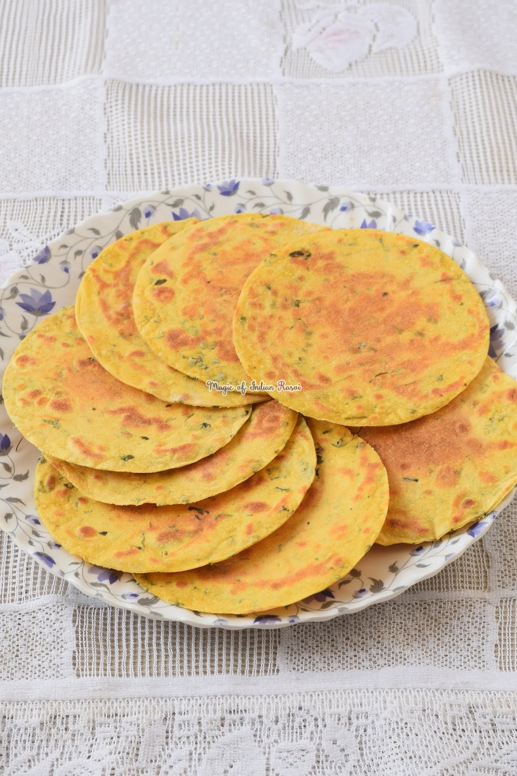 Gujarati Methi Khakhra Recipe - घर के बने क्रिस्पी मेथी खाखरा रेसिपी - Priya R - Magic of Indian Rasoi