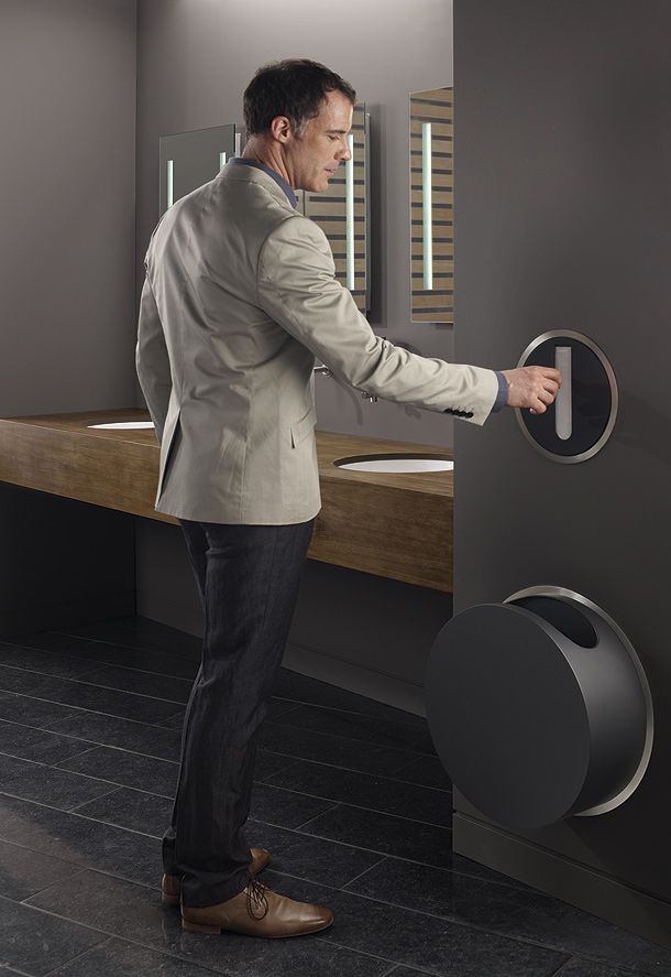 Marzua: Serie Round de Vola, dispensador y papelera diseñados por