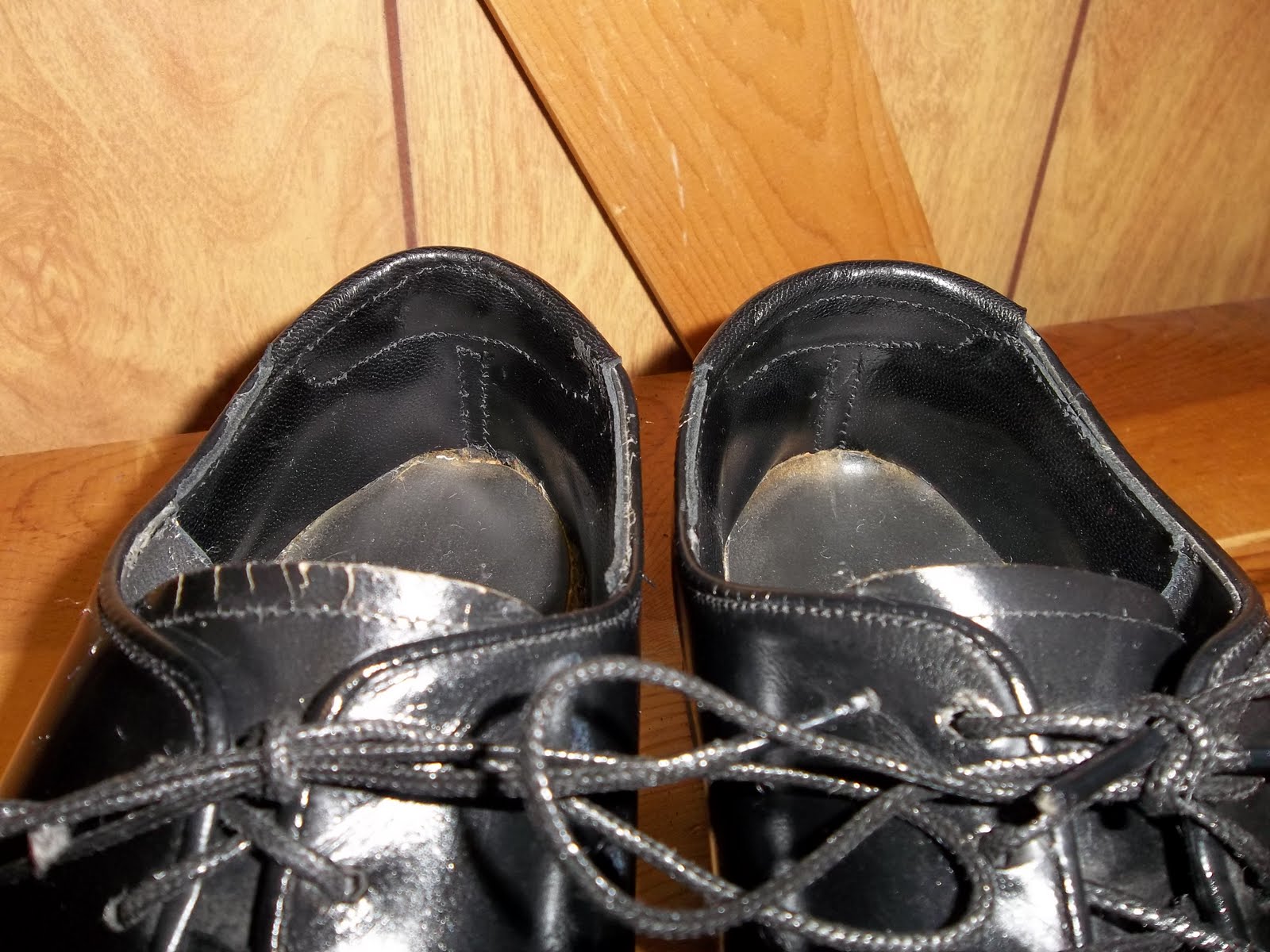 running shoes with soft heel counter