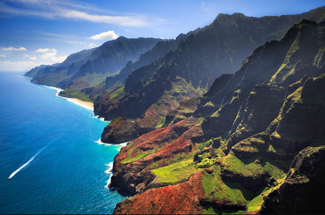 Travelhoteltours has amazing deals on Kauai Vacation Packages. Book your customized Kauai packages and get exciting deals for Kauai. Save more when you book flights and hotels together. With its lush mountainous landscapes, “The Garden Island” offers exceptional outdoor activities, classic Hawaiian atmosphere and stunning natural beauty.