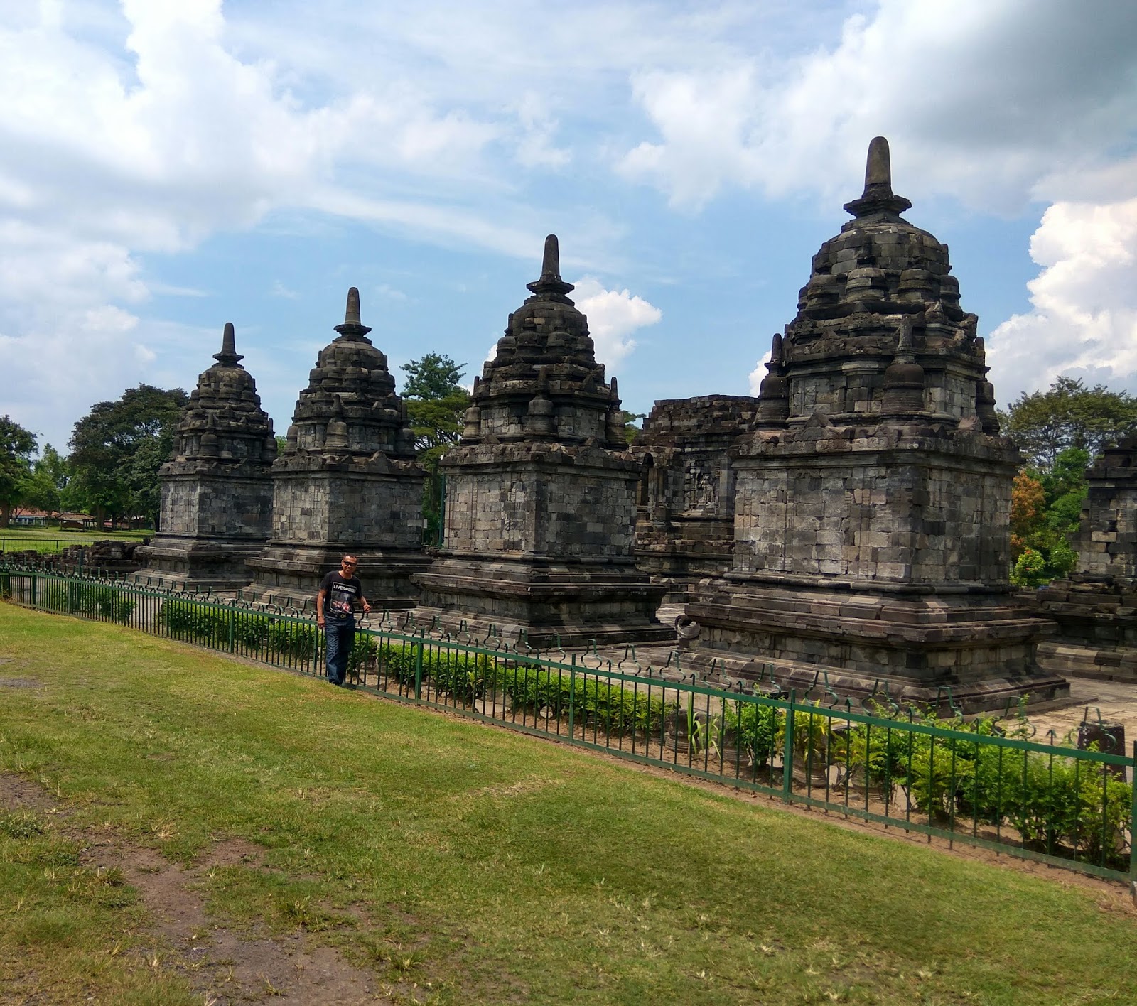 SESERATAN: Candi Lumbung Prambanan